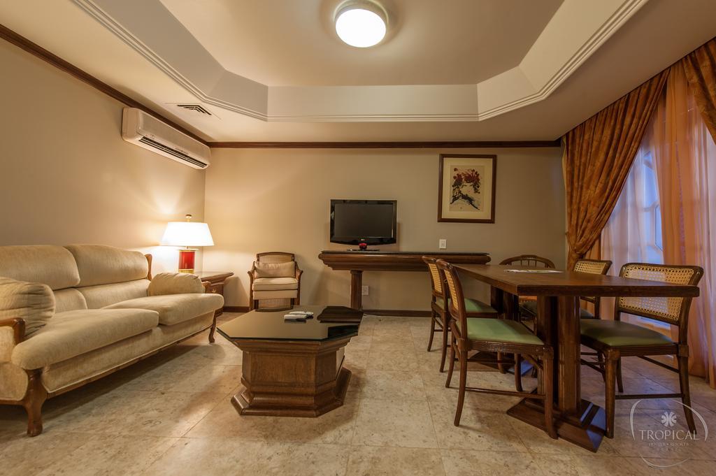 Hotel Tropical Μανάους Εξωτερικό φωτογραφία A living room in a suite