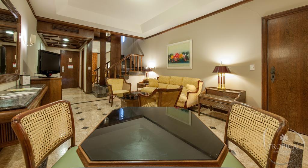 Hotel Tropical Μανάους Εξωτερικό φωτογραφία A living room at the Taj Bengal