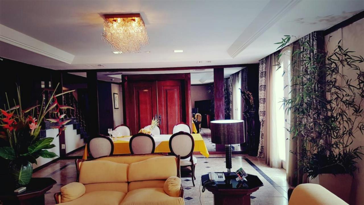 Hotel Tropical Μανάους Εξωτερικό φωτογραφία A living room in a luxury apartment