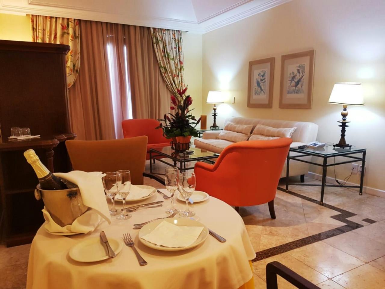 Hotel Tropical Μανάους Εξωτερικό φωτογραφία A suite at the Four Seasons Hotel, Madrid