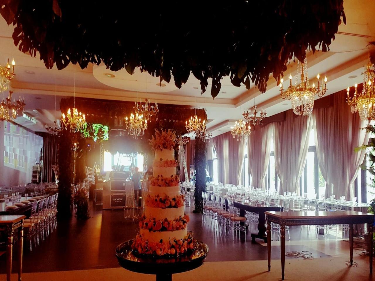 Hotel Tropical Μανάους Εξωτερικό φωτογραφία A wedding reception at the Mandarin Oriental, Bangkok