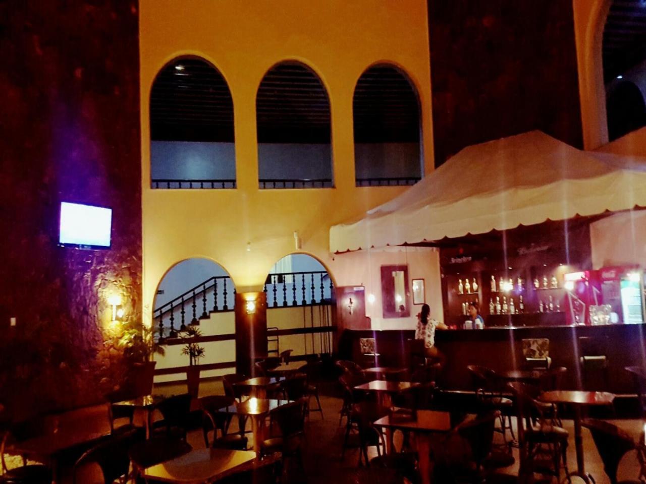 Hotel Tropical Μανάους Εξωτερικό φωτογραφία The interior of the bar