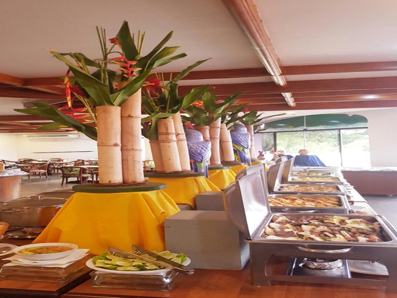 Hotel Tropical Μανάους Εξωτερικό φωτογραφία A buffet at a hotel