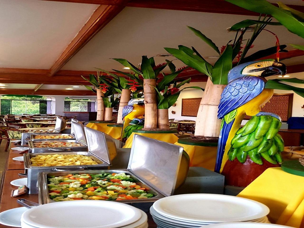 Hotel Tropical Μανάους Εξωτερικό φωτογραφία The buffet at the restaurant
